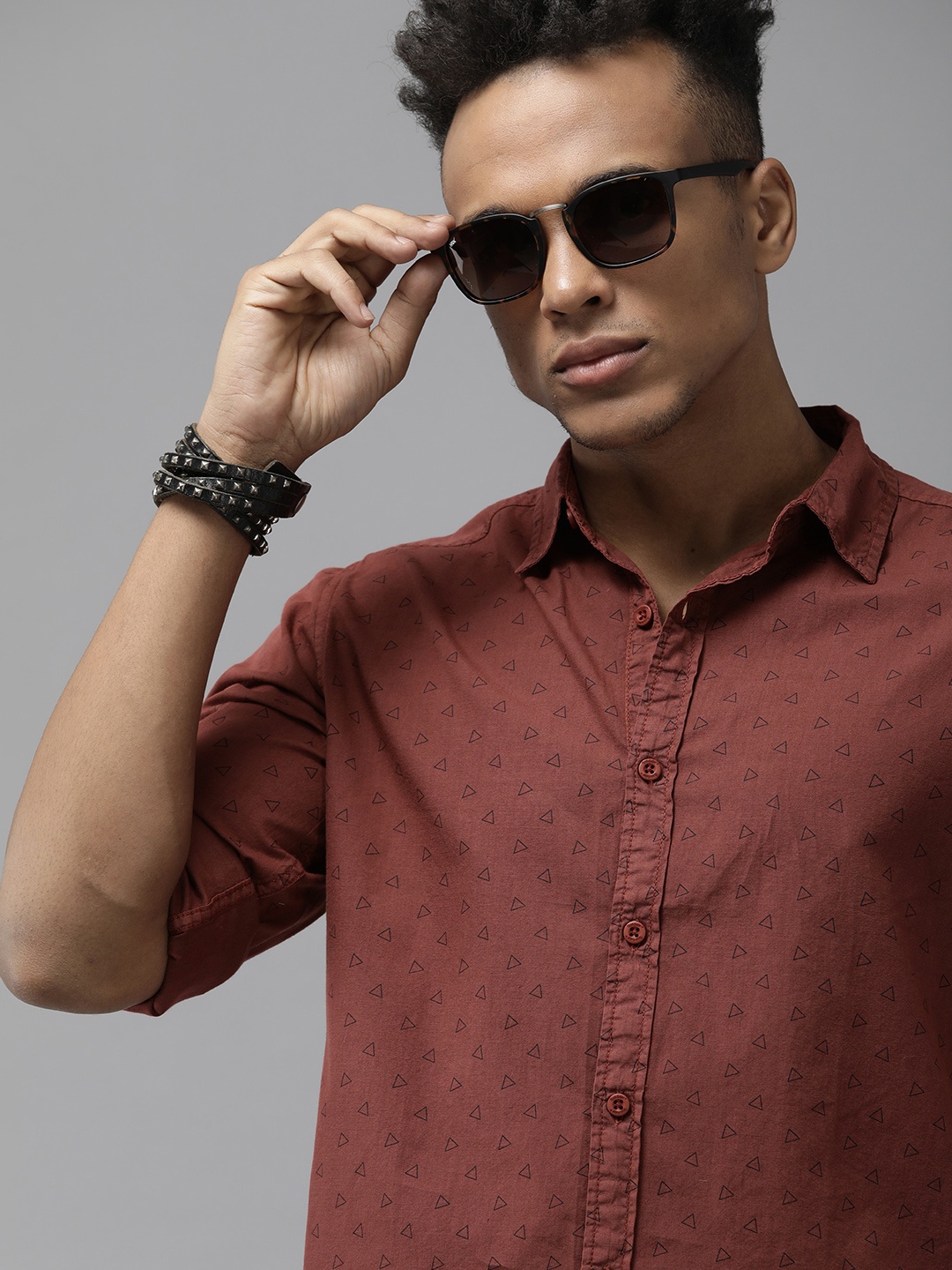 

Roadster Men Rust Red & Black Pure Cotton Classic Geometric Printed Casual Shirt