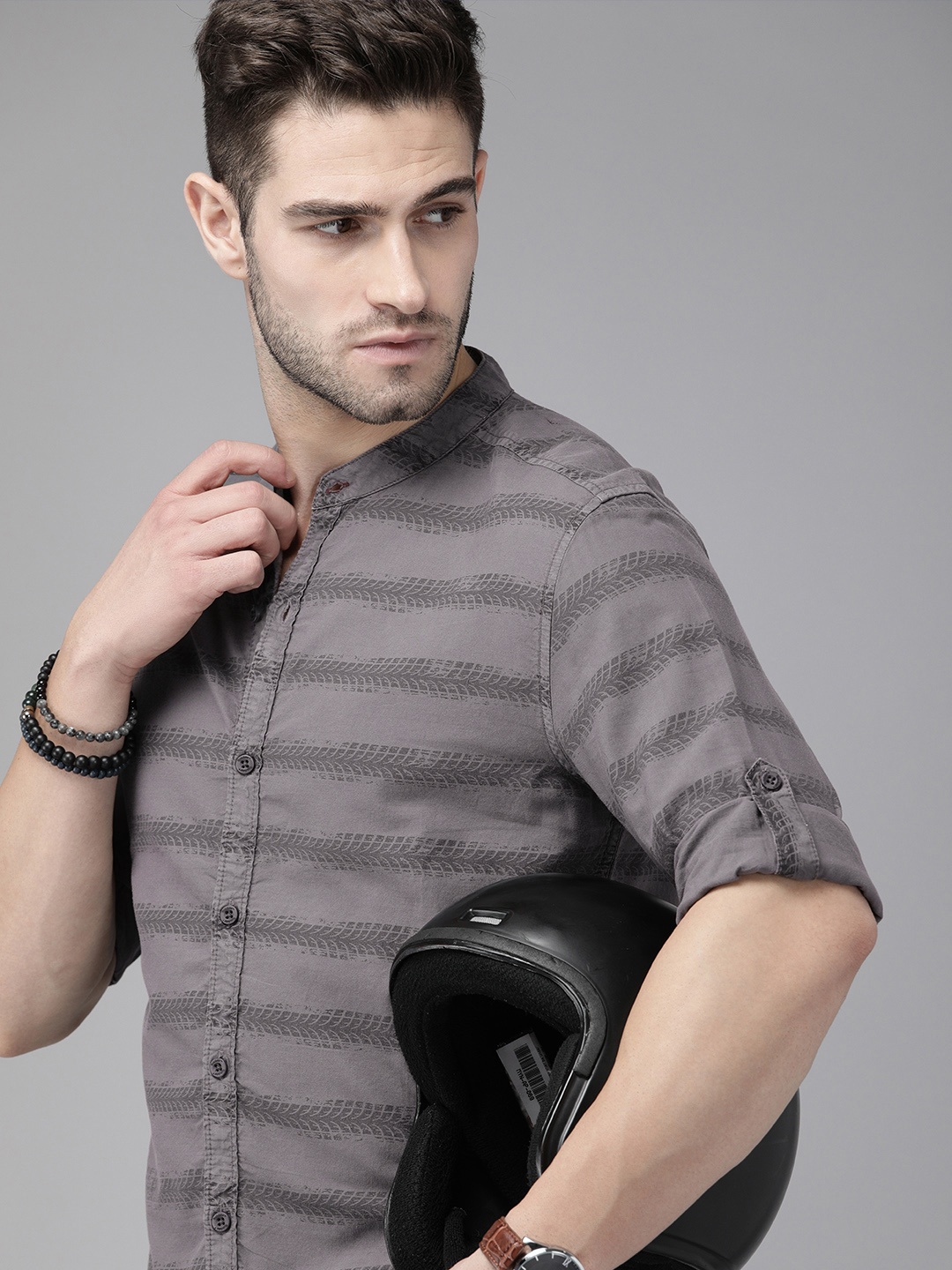 

Roadster Men Grey Horizontal Stripes Casual Shirt