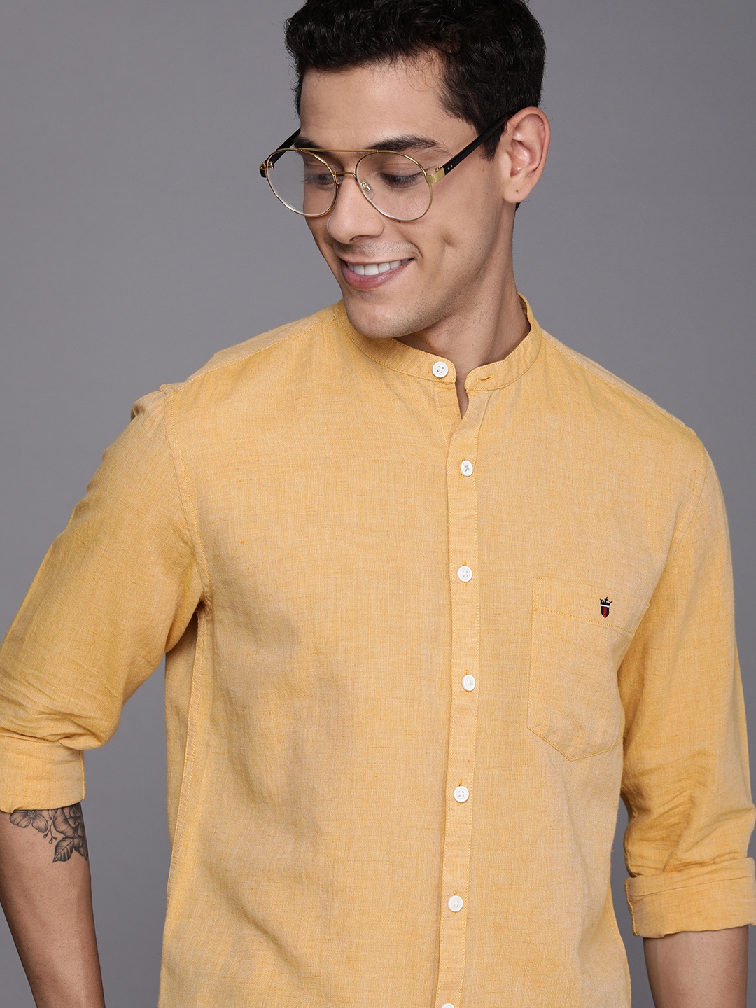 

Louis Philippe Sport Men Yellow Solid Super Slim Fit Casual Shirt
