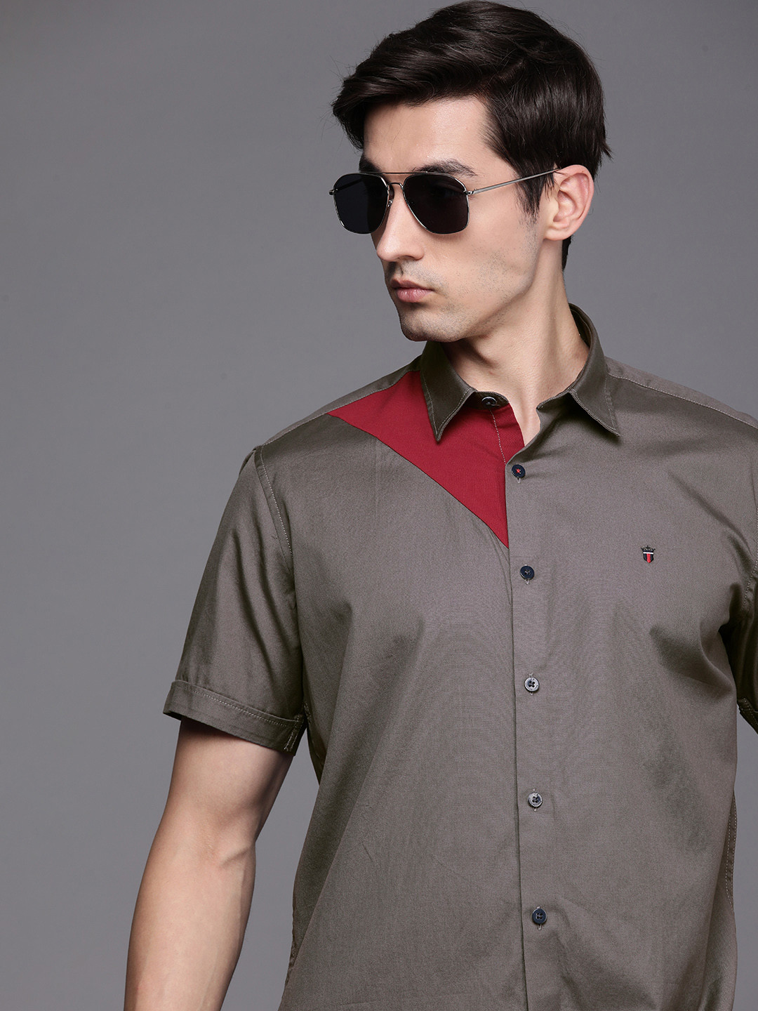 

Louis Philippe Sport Men Grey Slim Fit Colourblocked Pure Cotton Casual Shirt