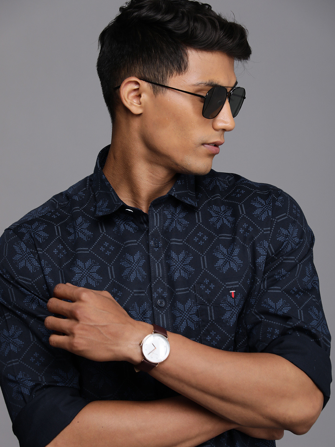 

Louis Philippe Sport Men Blue & Grey Floral Printed Pure Cotton Slim Fit Casual Shirt
