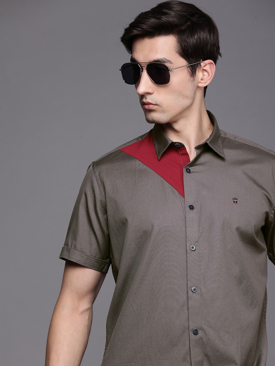 

Louis Philippe Sport Men Grey Slim Fit Colourblocked Pure Cotton Casual Shirt, Black