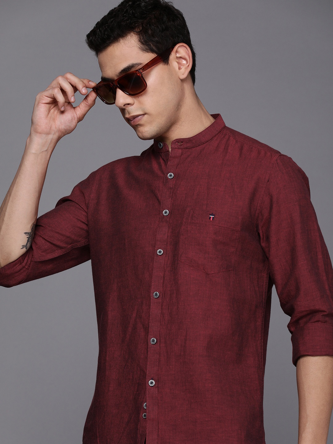 

Louis Philippe Sport Men Maroon Solid Super Slim Fit Casual Shirt