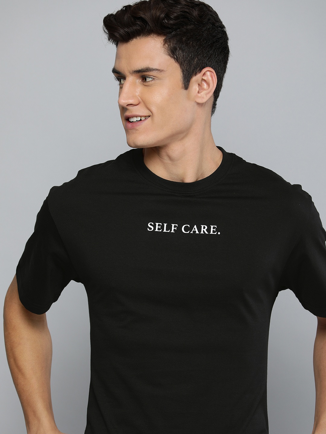 

M&H Easy Men Black & White Typography Printed Pure Cotton T-shirt