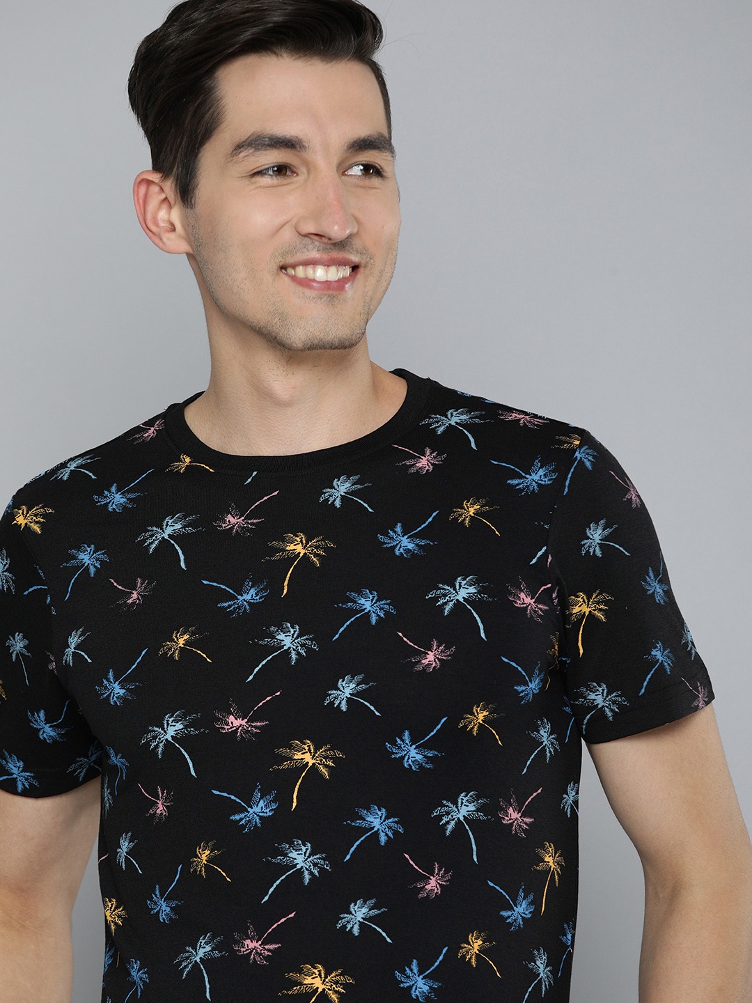 

Mast & Harbour Men Black & Blue Printed T-shirt