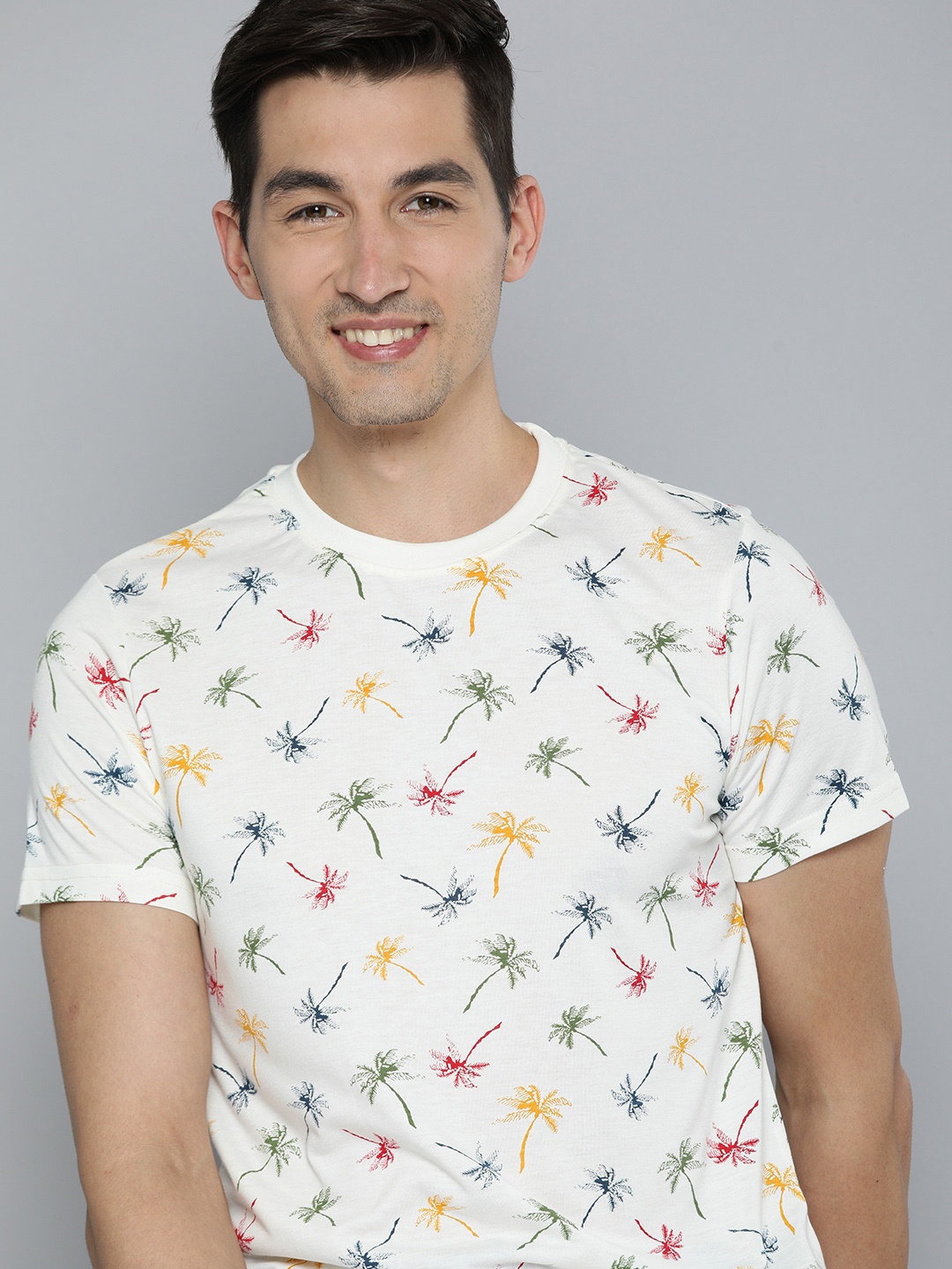 

Mast & Harbour Men White & Blue Printed T-shirt