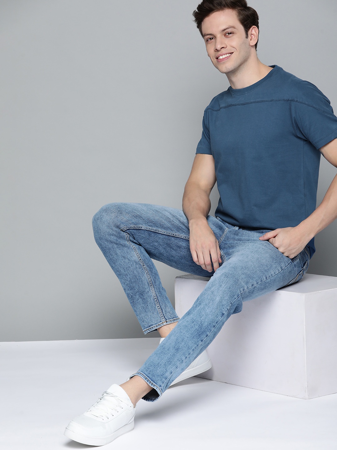 

Mast & Harbour Men Blue Solid Pure Cotton T-shirt