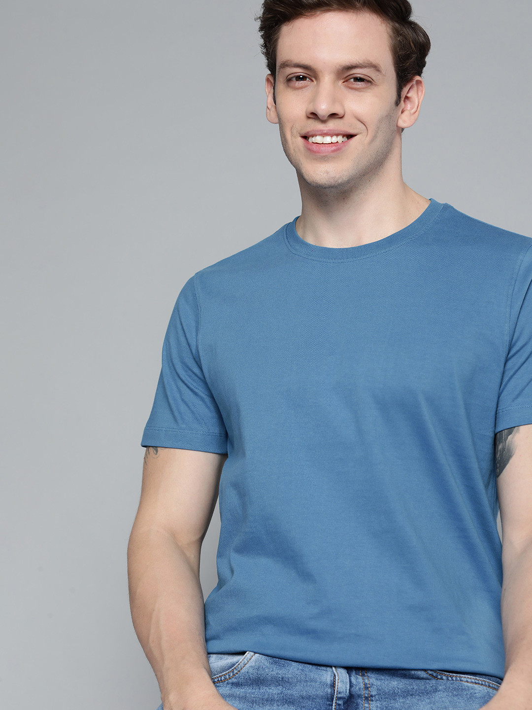 

Mast & Harbour Men Blue Solid Pure Cotton T-shirt