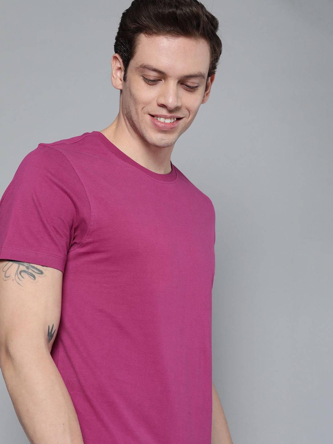 

Mast & Harbour Men Fuchsia Solid Pure Cotton T-shirt
