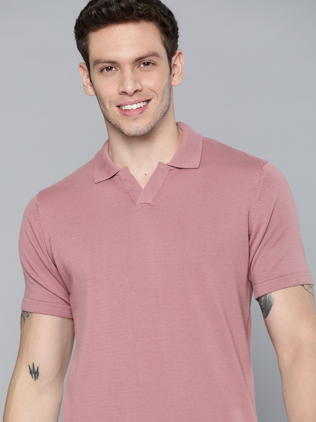 

Mast & Harbour Men Mauve Spread Collar Pure Cotton T-shirt