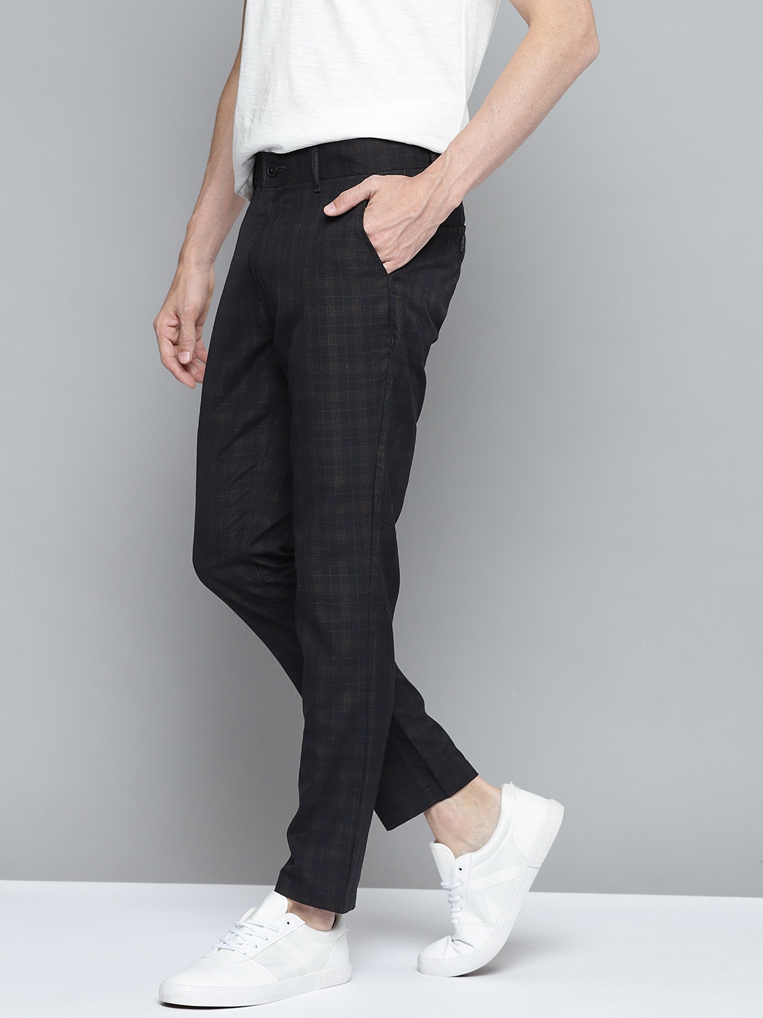 

Mast & Harbour Men Black Checked Regular Fit Trousers