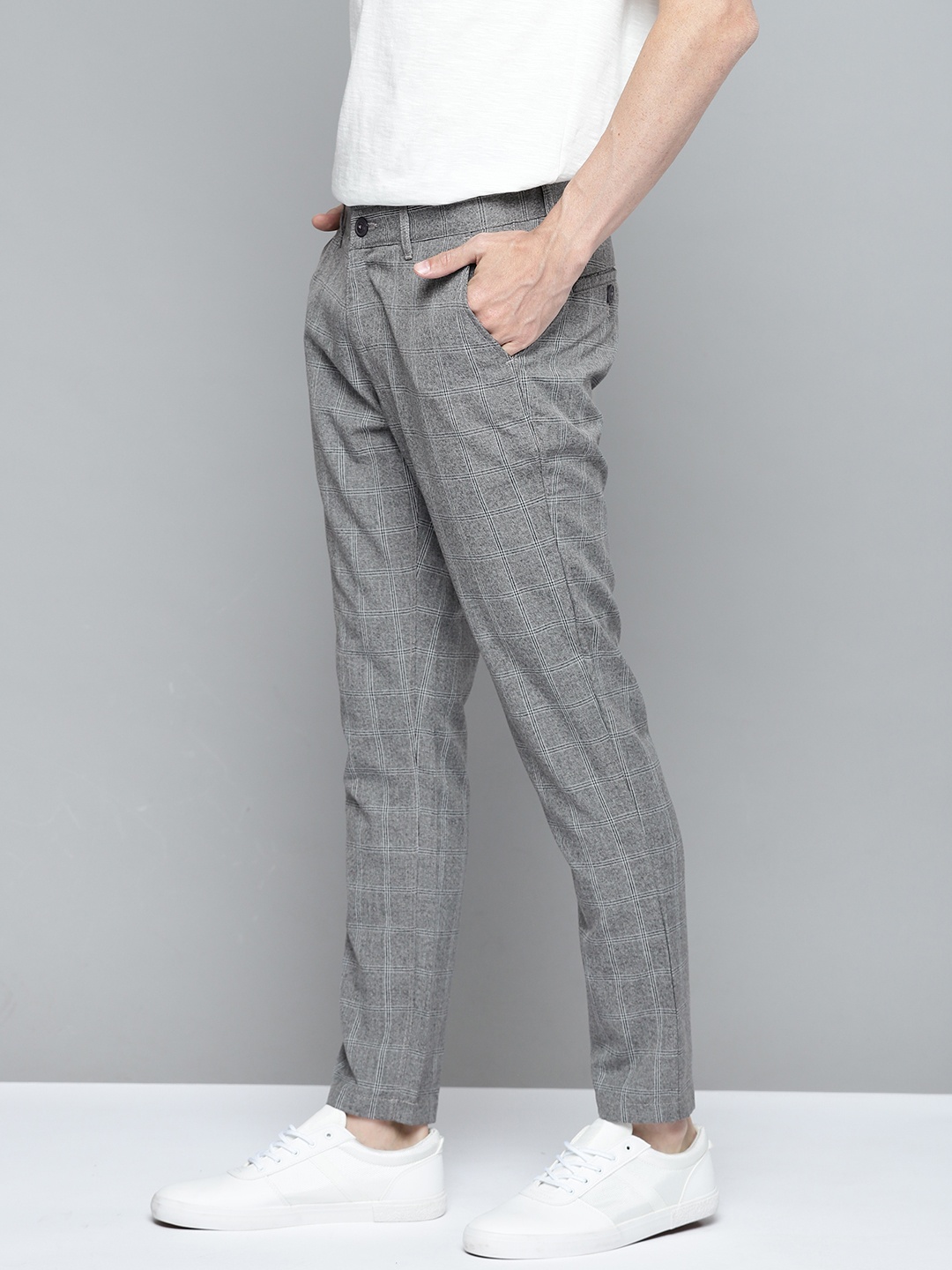 

Mast & Harbour Men Grey Checked Regular Fit Trousers