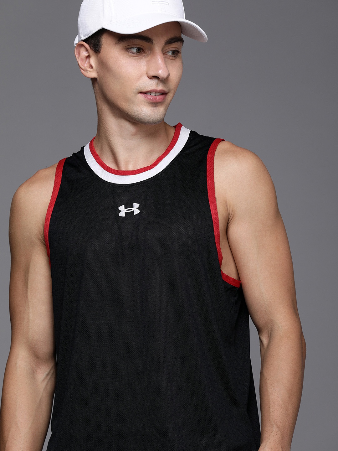 UNDER ARMOUR Men Black Loose T-shirt