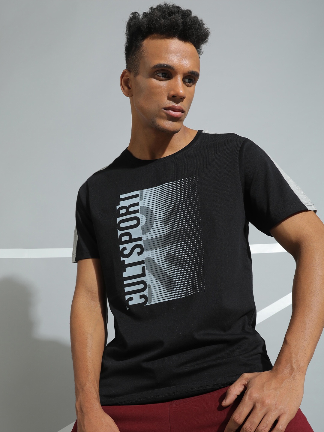 

Cultsport Men Black & Teal Printed Rapid Dry Round Neck T-shirt