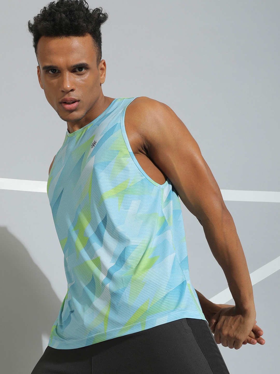 

Cultsport Men Blue & Green Geometric Printed Rapid-Dry Training or Gym T-shirt