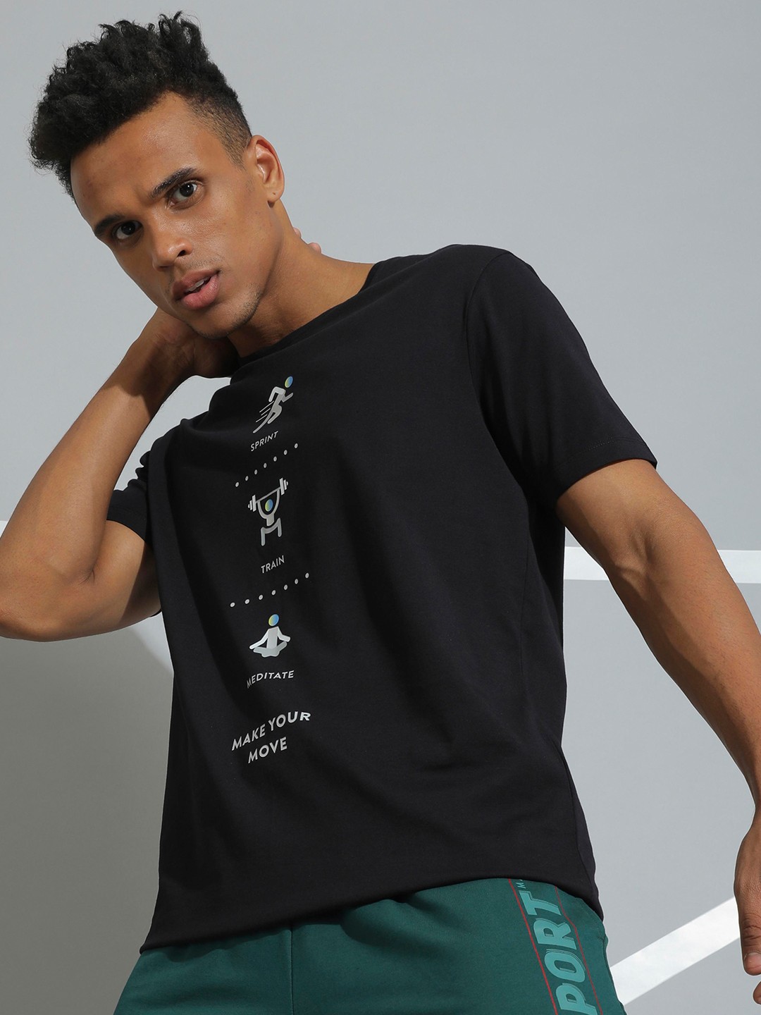 

Cultsport Men Black Typography Printed Training or Gym Rapid-Dry T-shirt