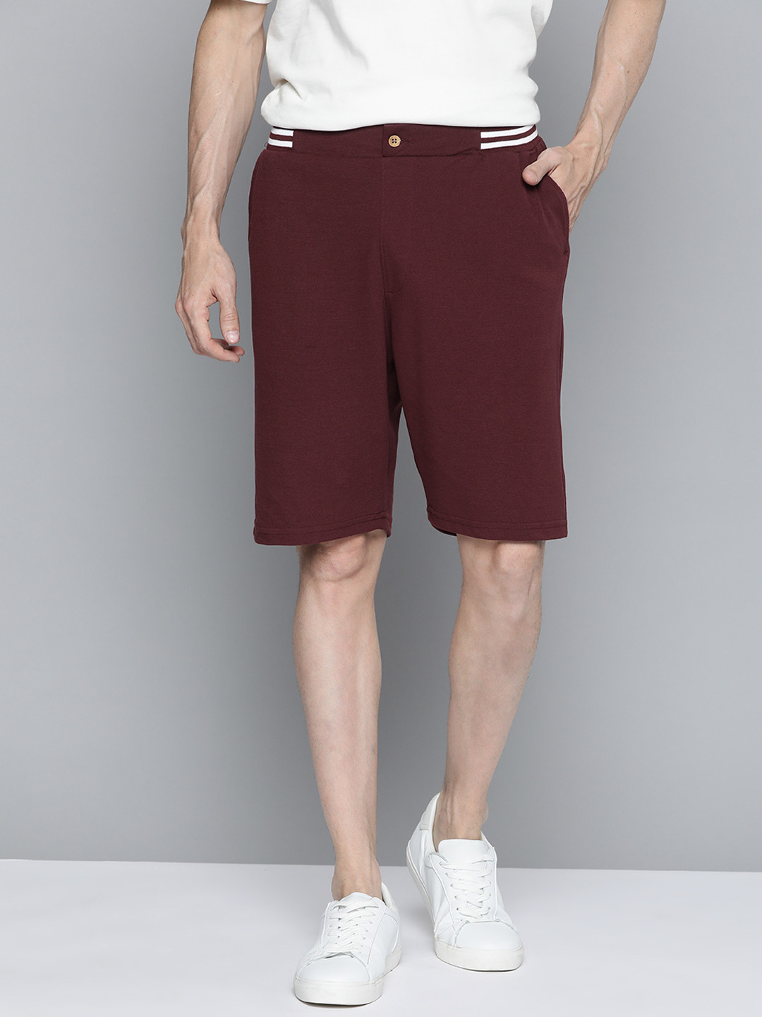 

Mast & Harbour Men Maroon Solid Shorts