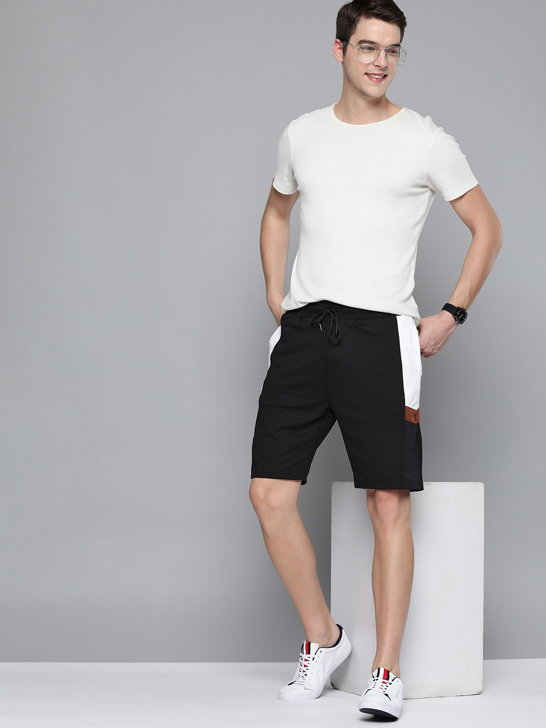 

Mast & Harbour Men Colourblocked Shorts, Black