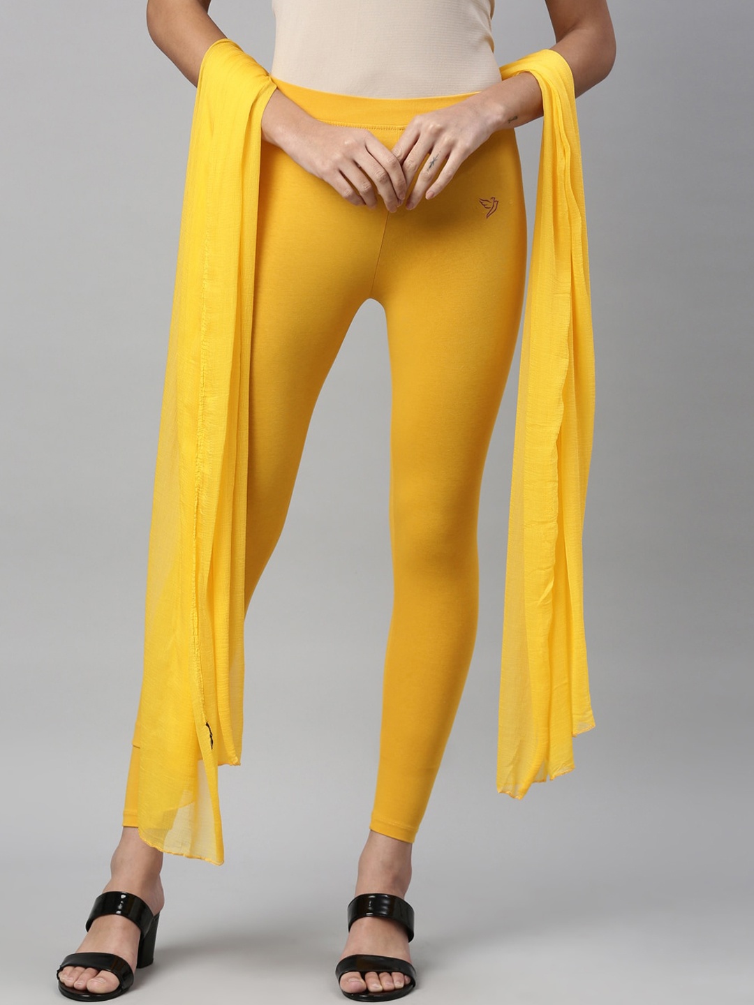 

TWIN BIRDS Women Yellow Solid Ankle Length Legging & Shawl