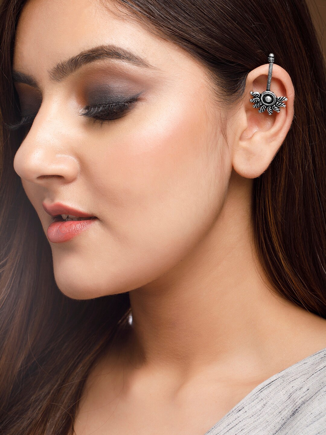 

Rubans Silver-Plated Contemporary Oxidized Ear Cuff
