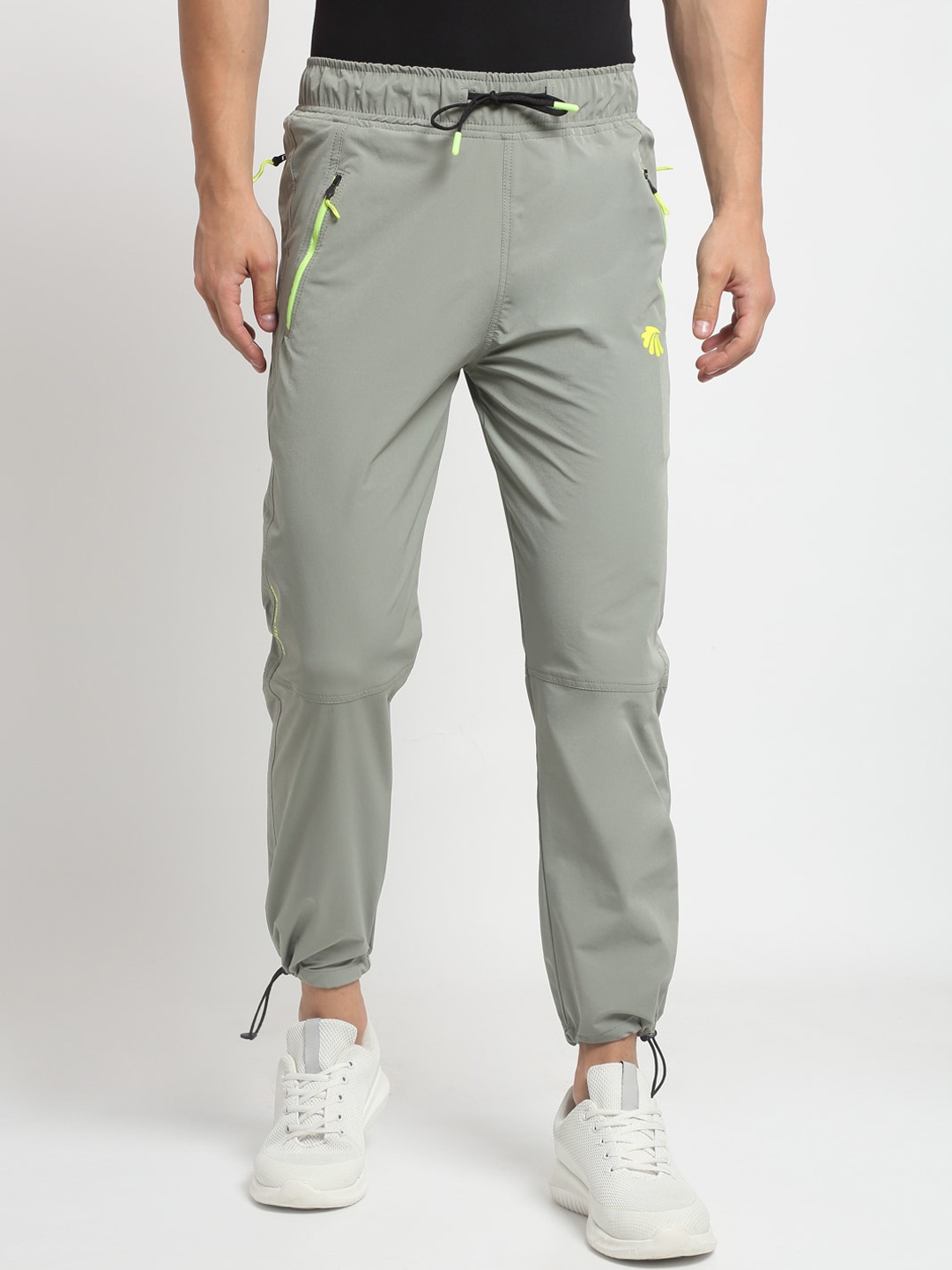 

Gallus Men Grey Solid Regular Joggers