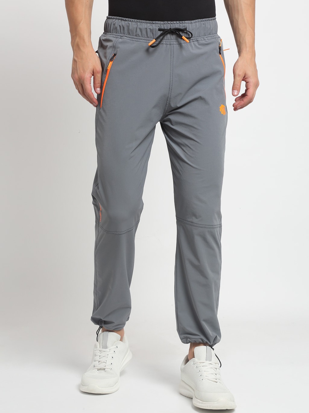 

Gallus Men Grey Solid Regular Joggers