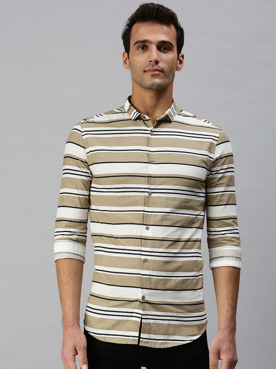 

SHOWOFF Men Beige Classic Slim Fit Horizontal Stripes Striped Casual Shirt