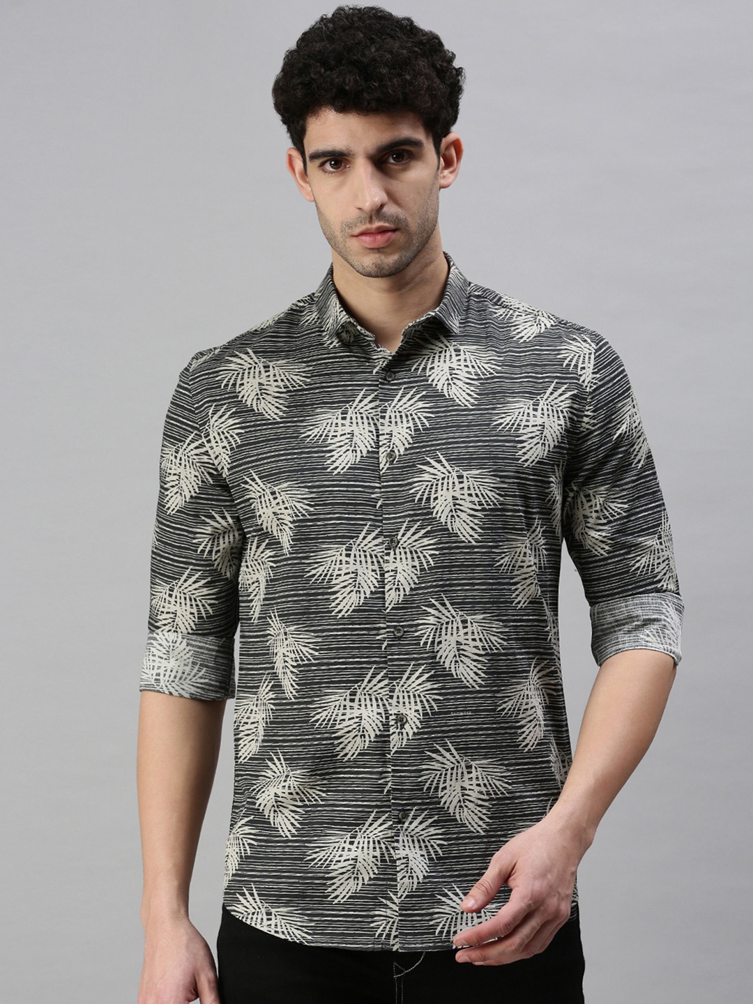

SHOWOFF Men Grey & Beige Classic Slim Fit Floral Printed Cotton Casual Shirt