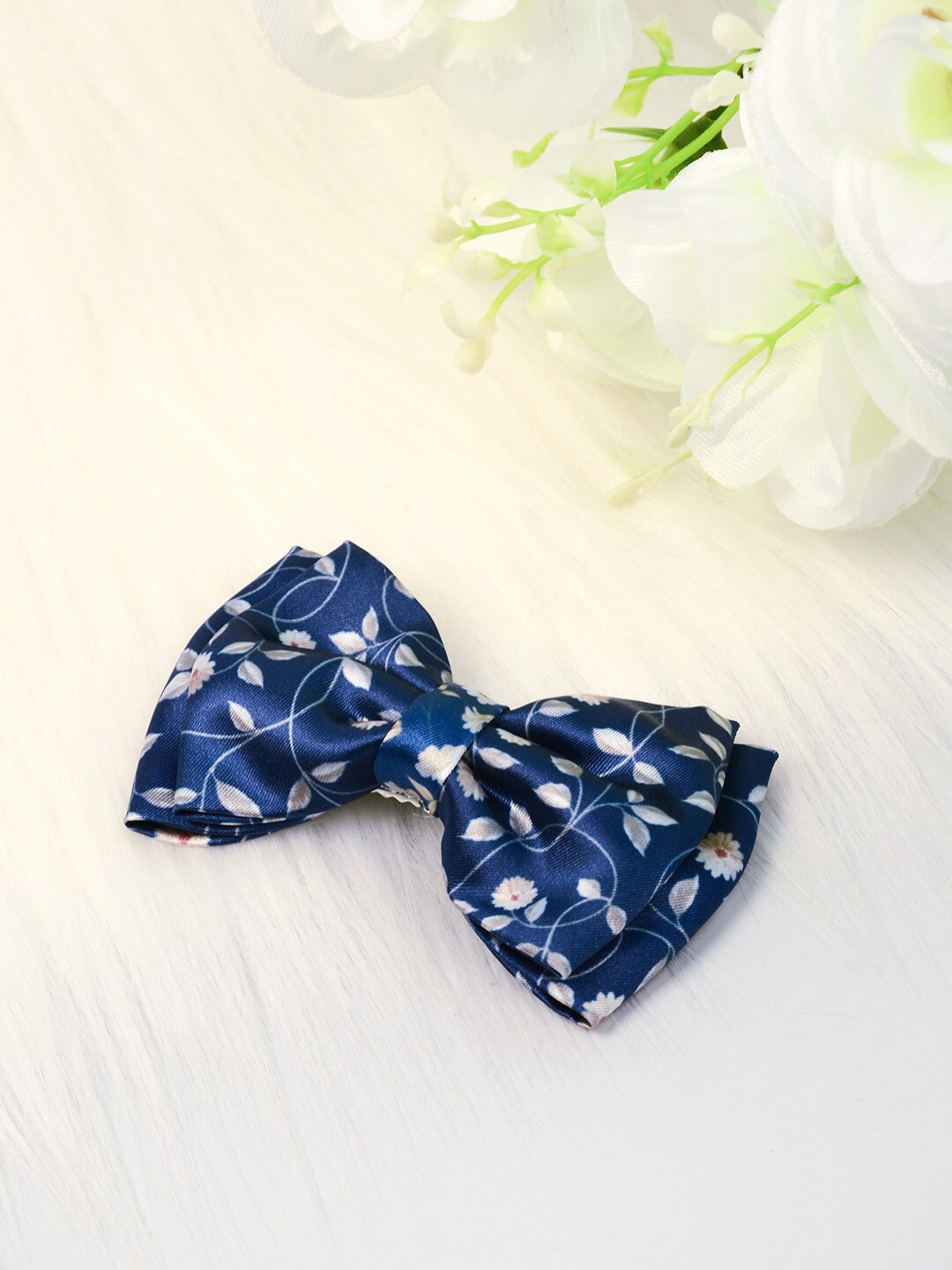 

Ferosh Women Blue & White Alligator Hair Clip