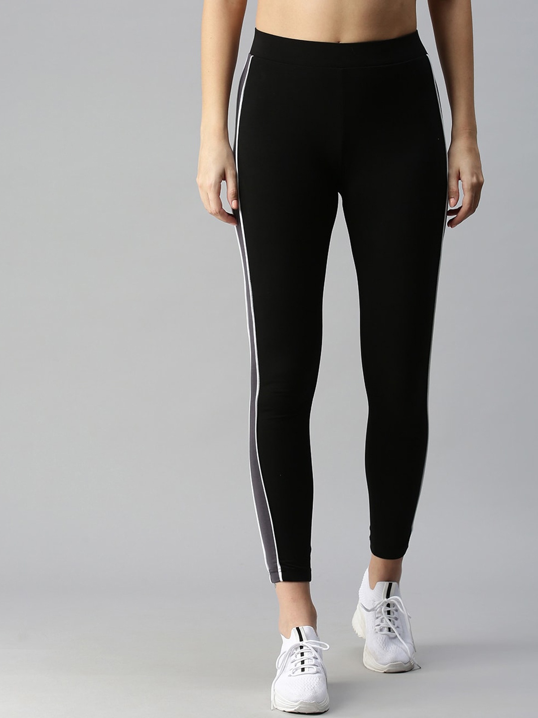 

De Moza Women Black Solid Tights