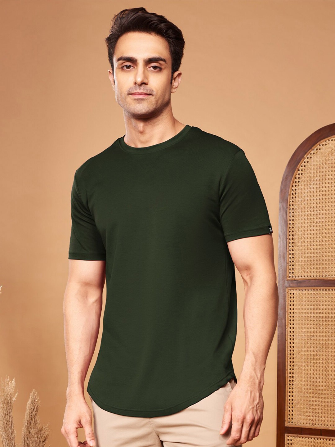 

The Souled Store Men Olive Green Solid Round Neck Pure Cotton T-shirt