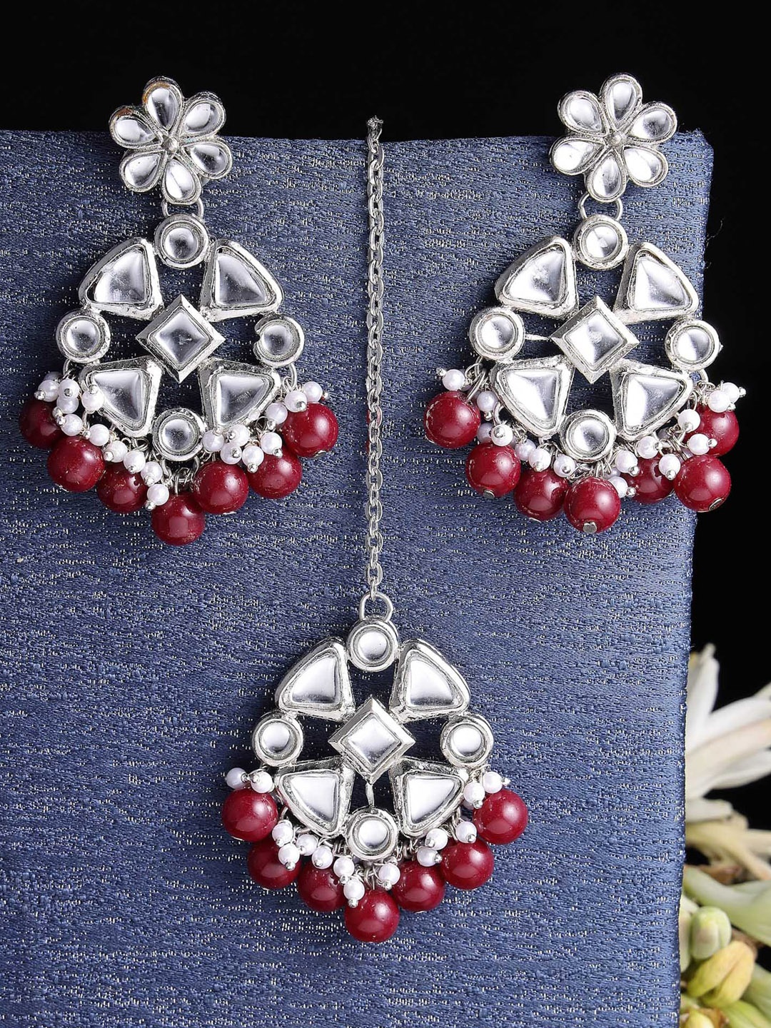 

KARATCART Silver-Plated & Red Beads Kundan Studded Jewellery Set