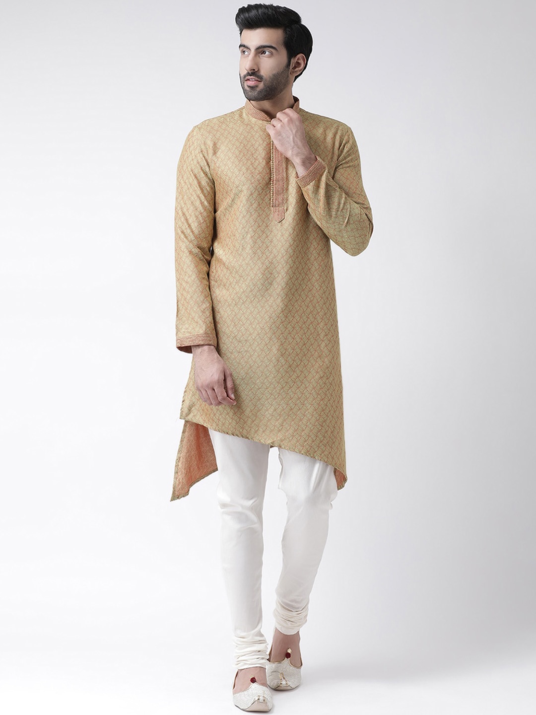 

KISAH Men Peach-Coloured & Yellow Geometric Embroidered Kurta