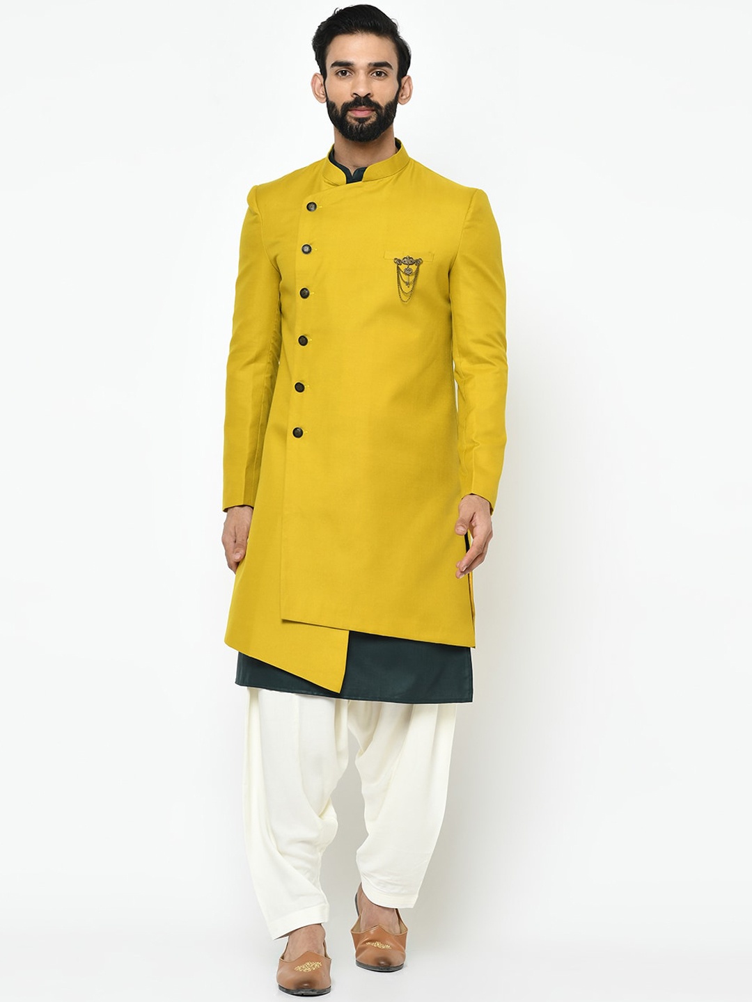 

KISAH Men Printed Indowestern Sherwani Set, Mustard