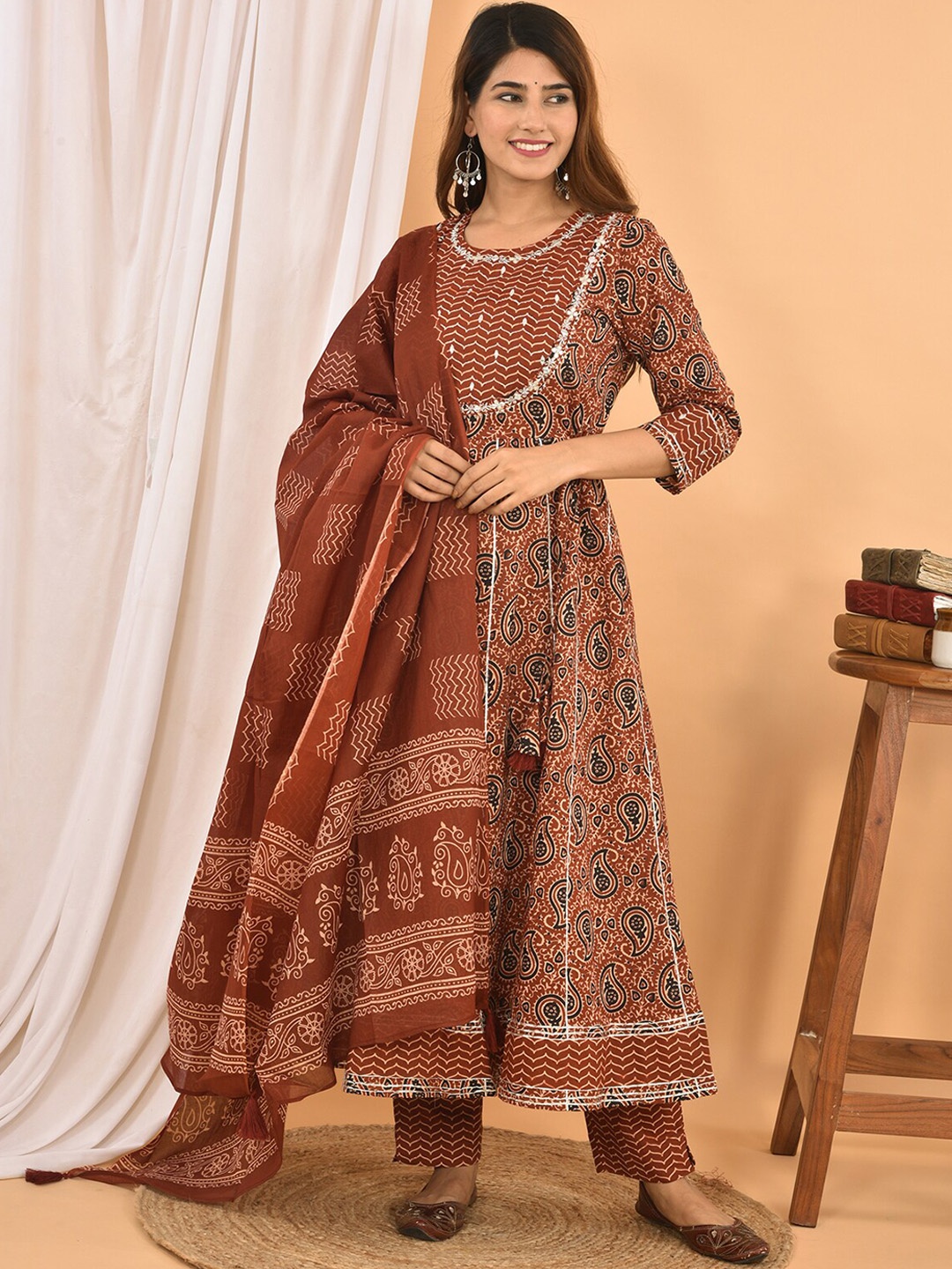 

KAAJH Women Maroon Paisley Printed Sequinned Pure Cotton Kurta with Trousers & With Dupatta