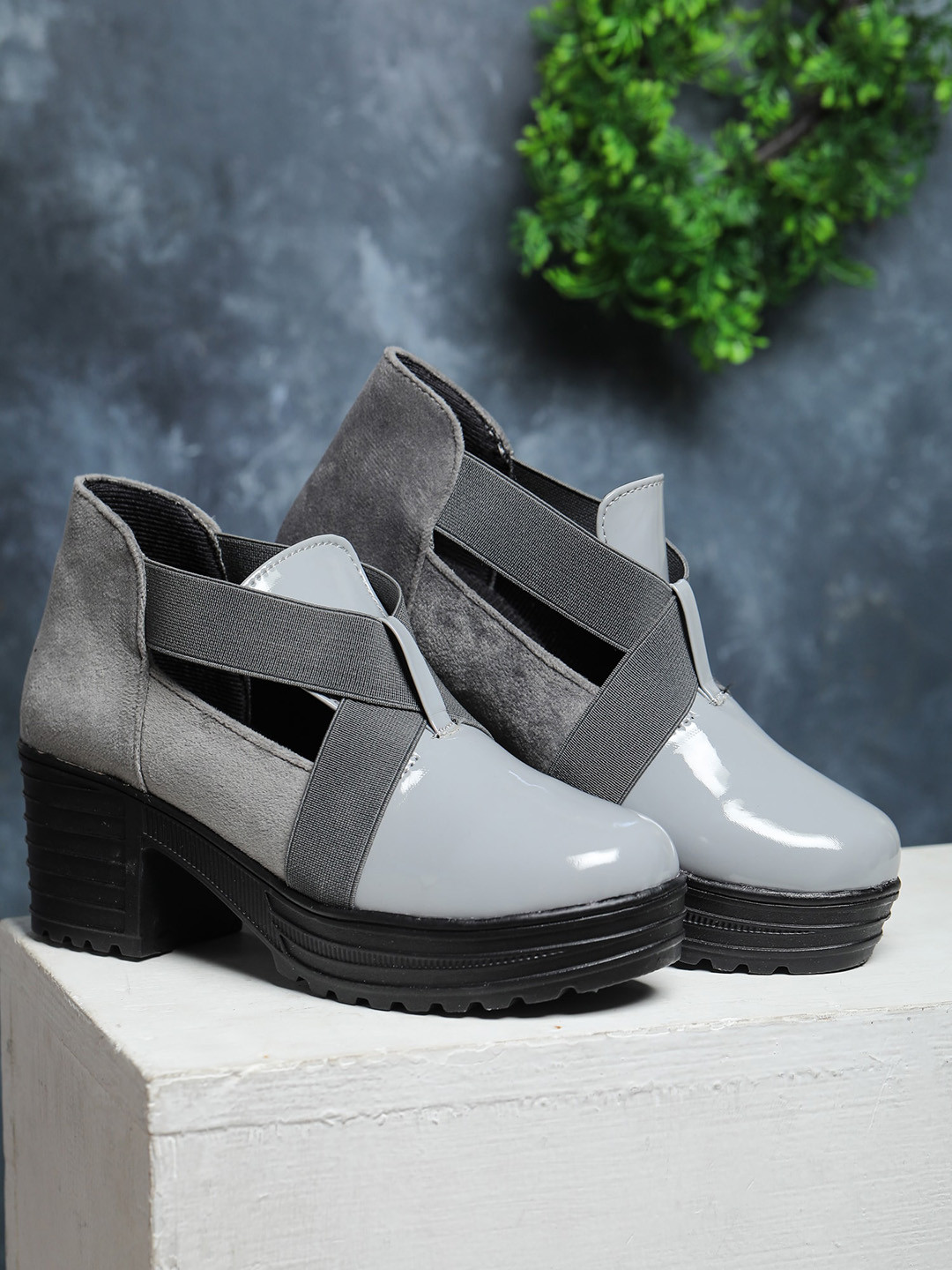 

LONDON STEPS Grey Block Heels