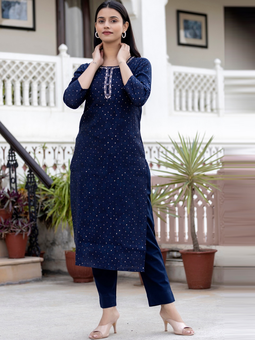 

KAAJH Women Navy Blue Printed Muslin Silk Kurta Set