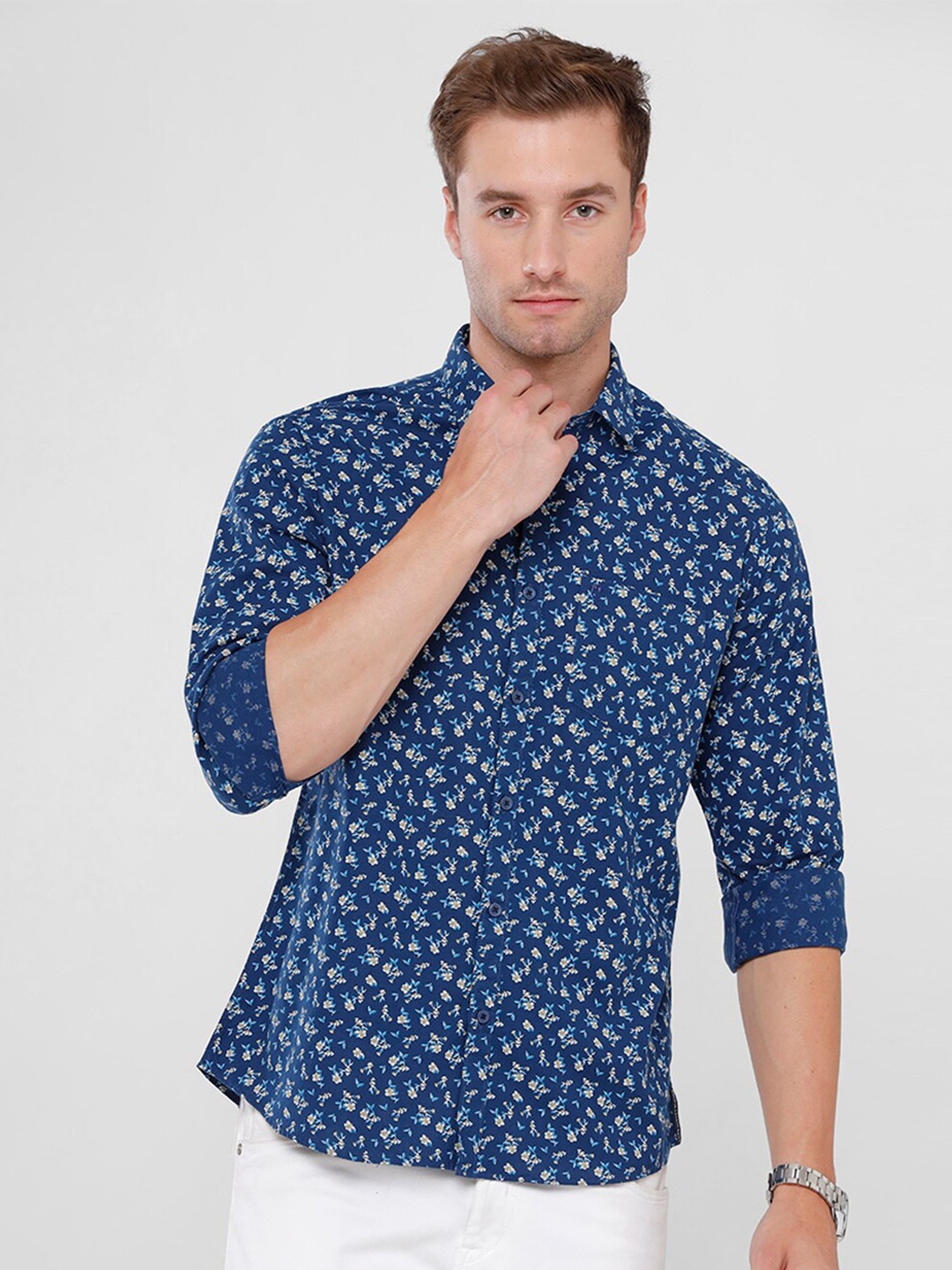 

CAVALLO by Linen Club Men Blue & White Floral Printed Casual Shirt