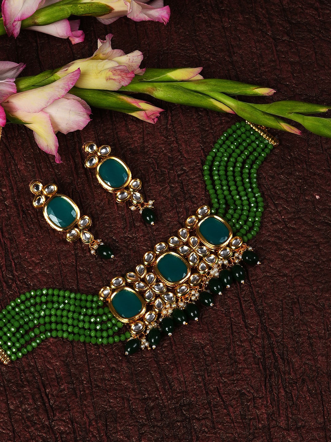 

SOHI Women Gold-Plated & Green Stone-Studded Kundan Choker Jewellery Set