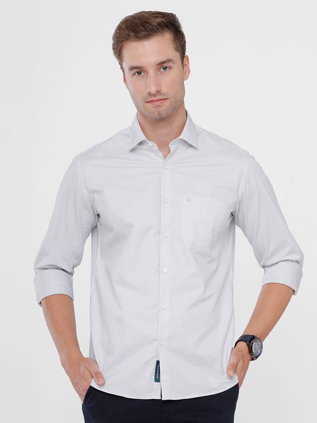 

Linen Club Men Grey Geometric Printed Pure Cotton Casual Shirt