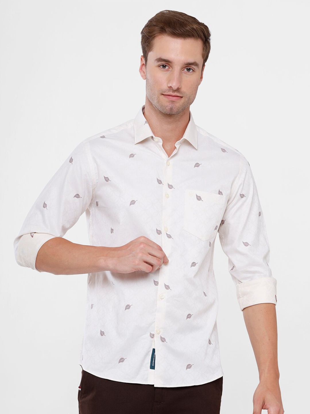 

Linen Club Men Off White Regular Fit Floral Printed Cotton Casual Shirt