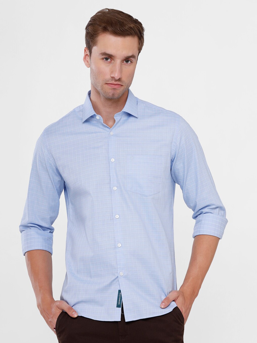 

Linen Club Men Blue Checked Pure Cotton Casual Shirt