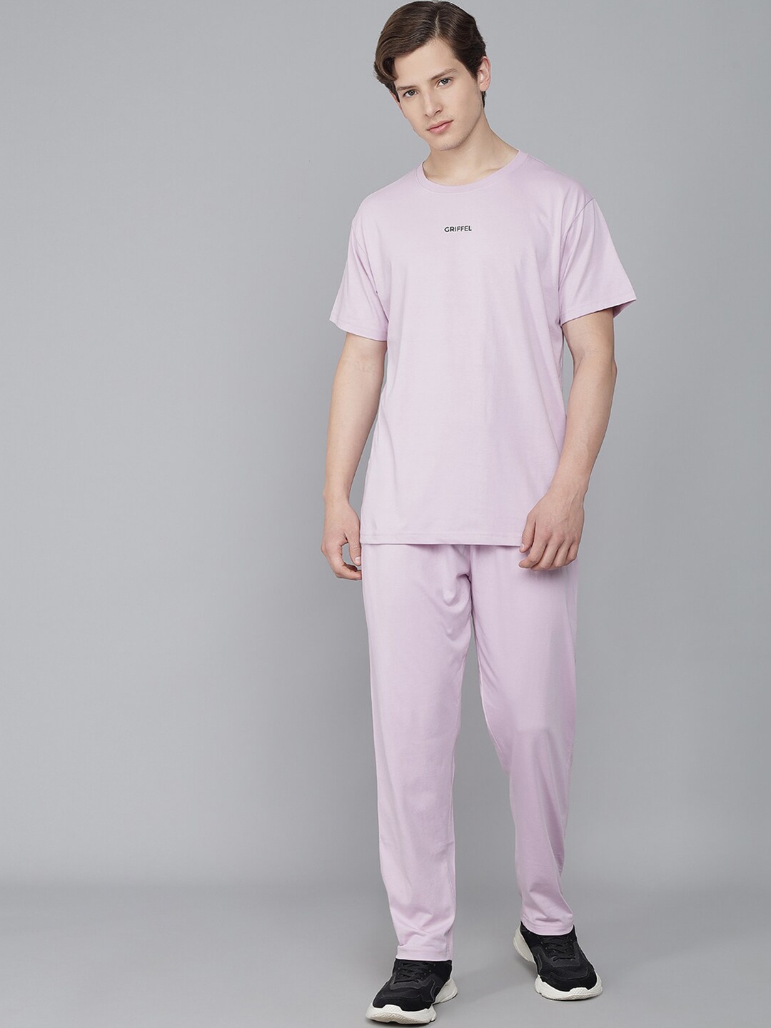 

GRIFFEL Men Lavender Solid T-Shirt & Trousers