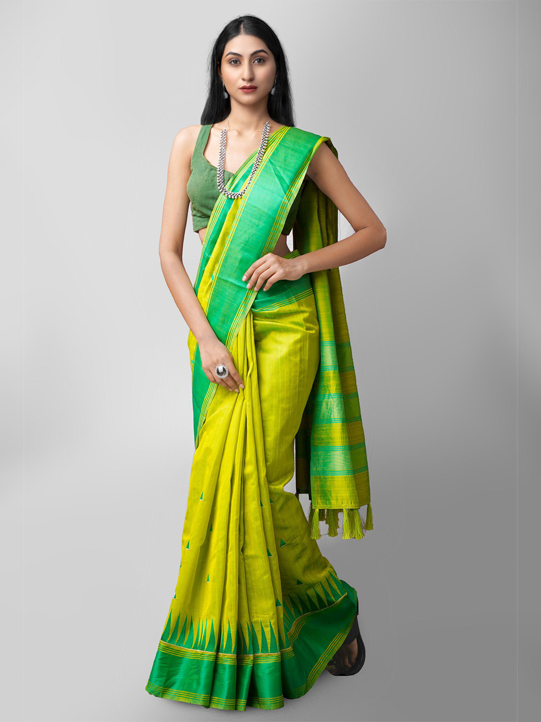 

Unnati Silks Green Ethnic Motifs Silk Cotton Mysore Silk Saree