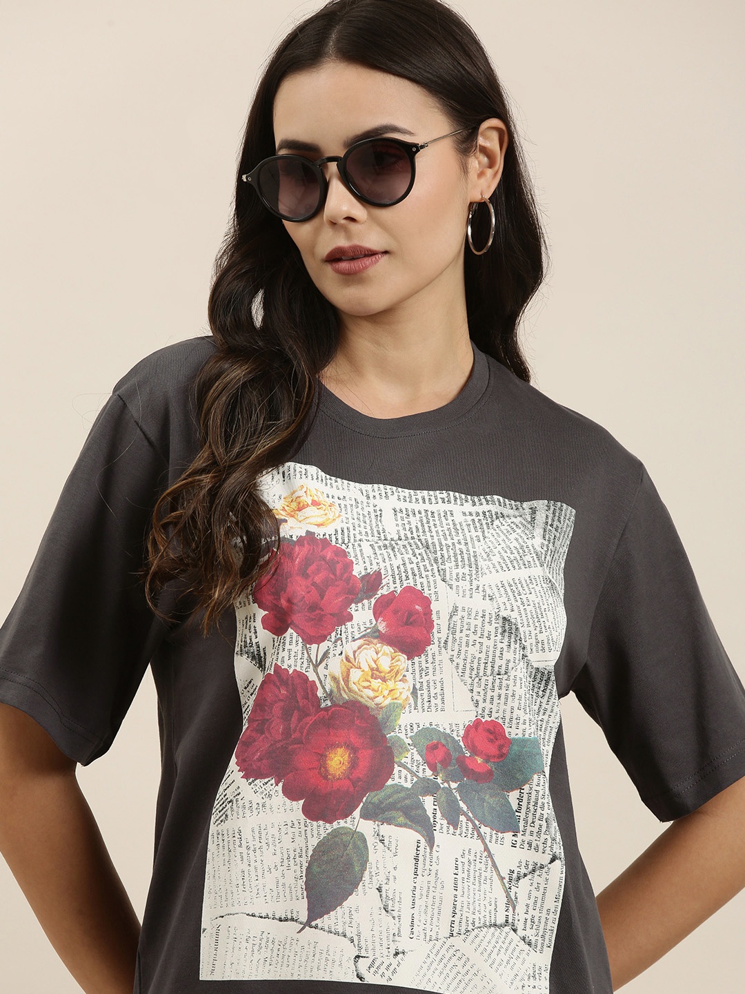 

Difference of Opinion Women Charcoal Graphic Printed Pure Cotton Oversized T-Shirt