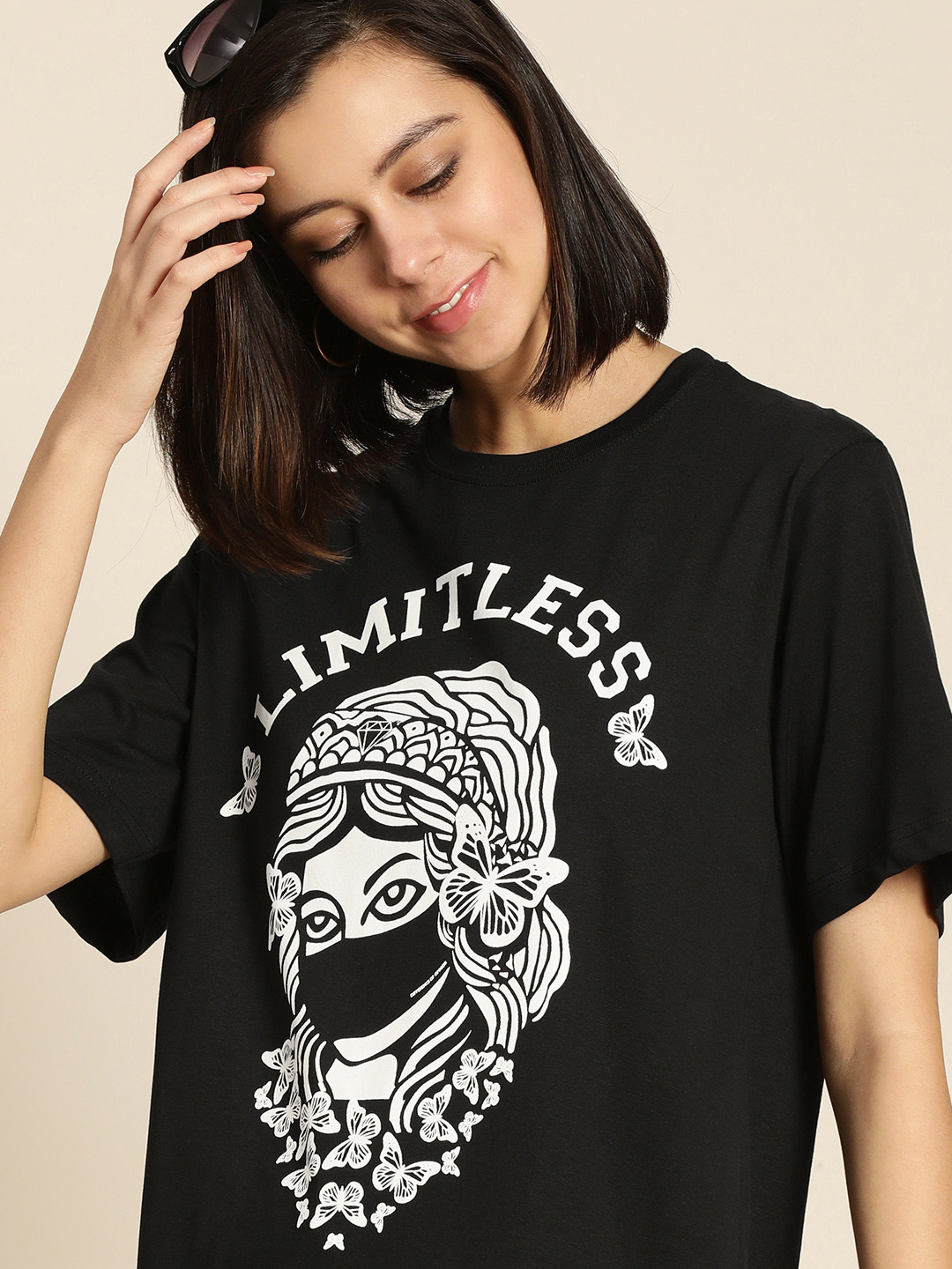 

Difference of Opinion Women Black & White Pure Cotton Graphic Printed OversizedT-shirt