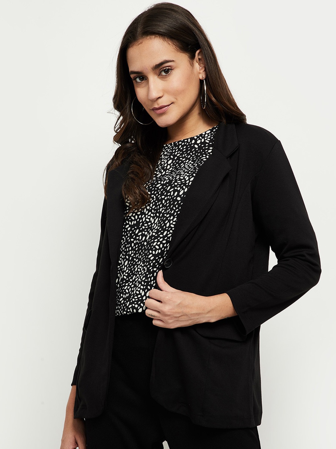 

max Women Black Open Front Jacket