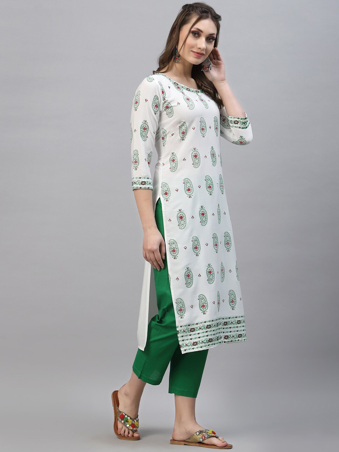 

SANISA Women White & Green Paisley Printed Crepe Kurta