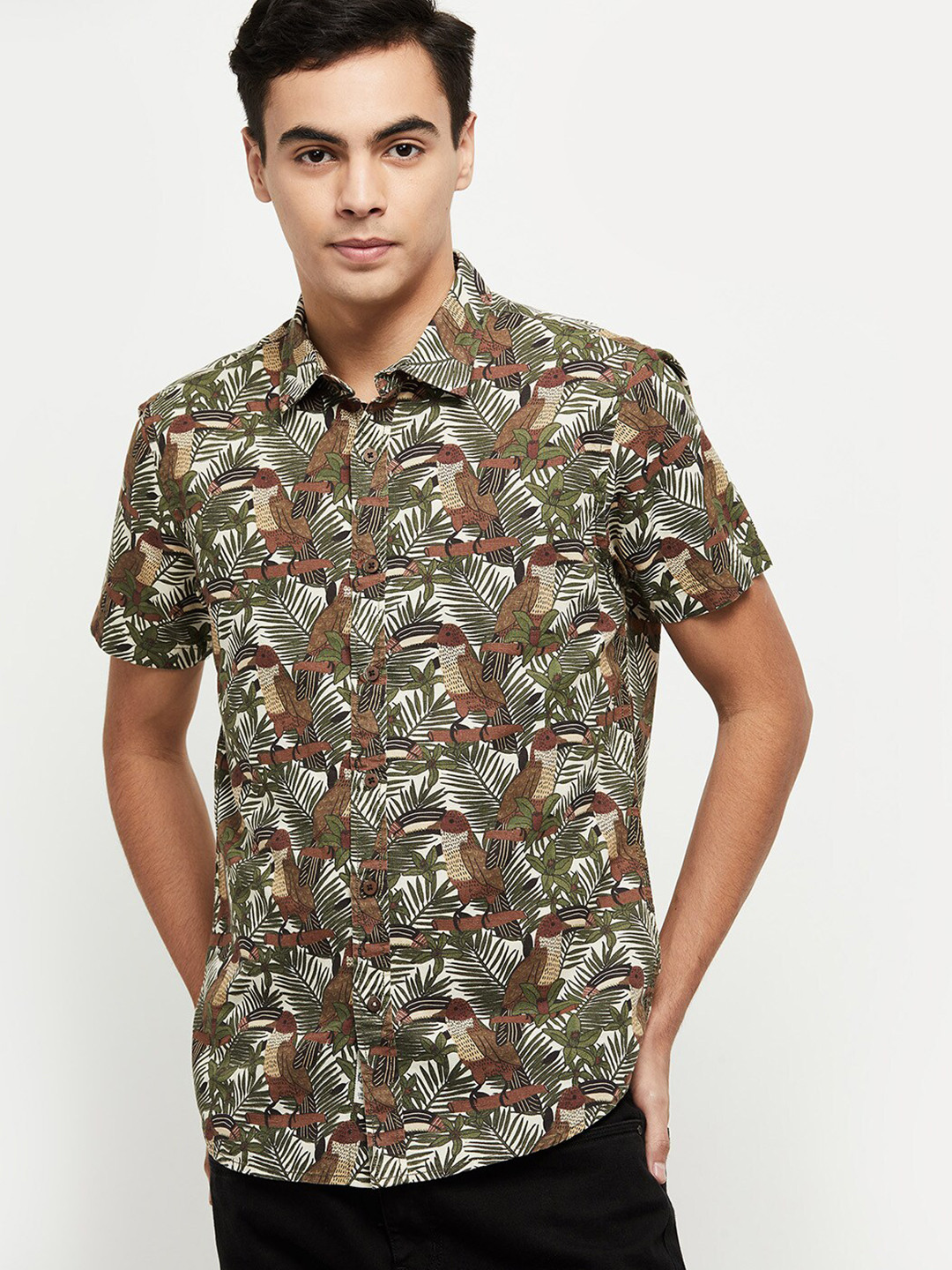 

max Men Green Tropical Printed Casual Shirt