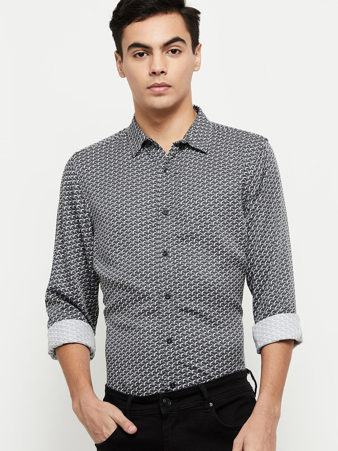 

max Men Black & Off-White Printed Casual Shirt